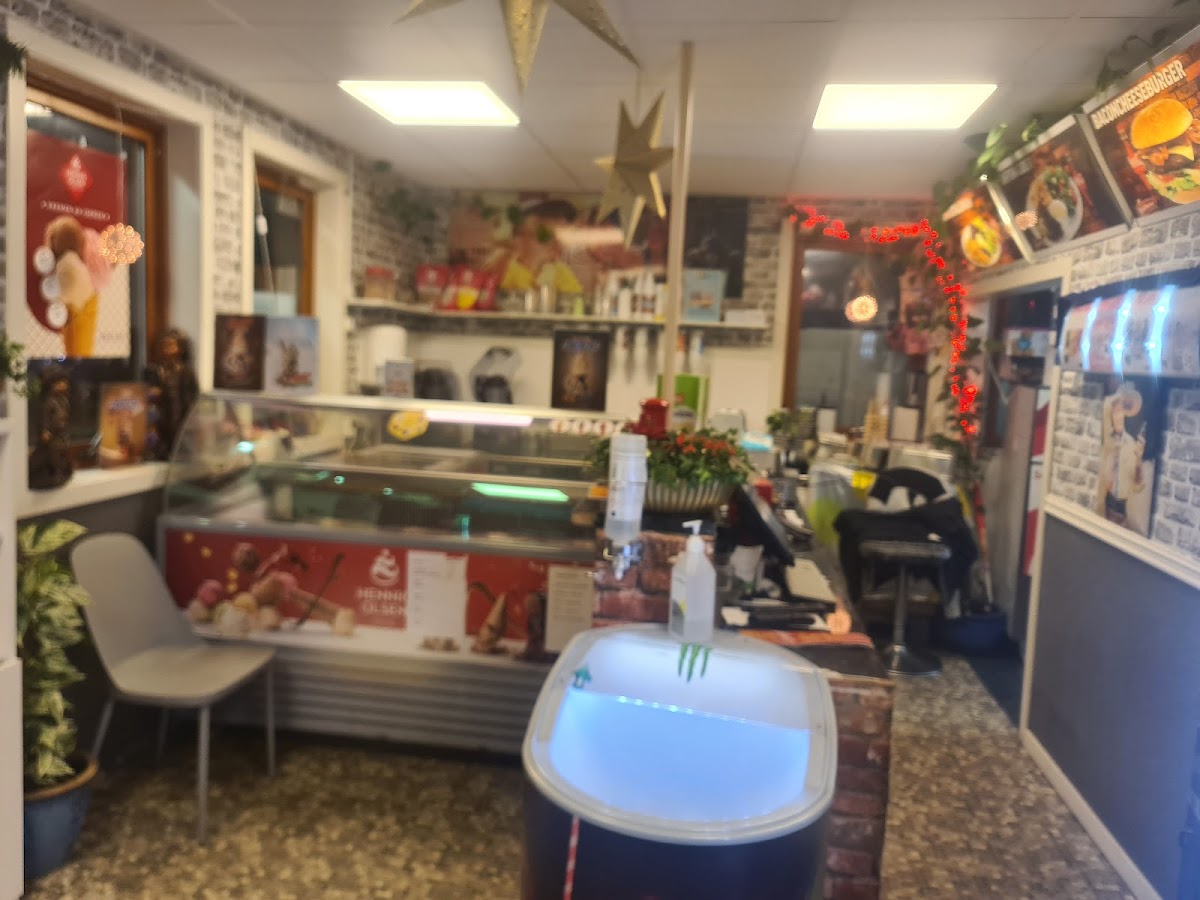 Castillo Fried Chicken Pizzeria & Grill-6